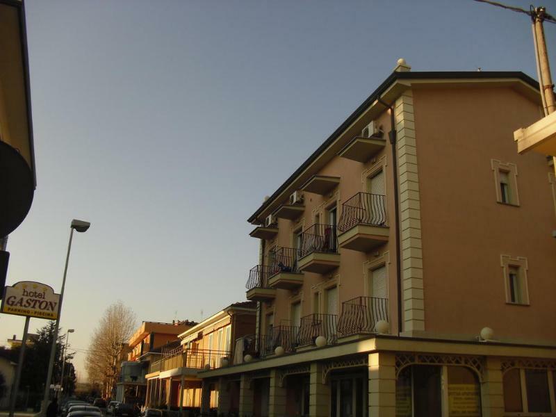 Residence Uno Studio & Suites 里米尼 外观 照片
