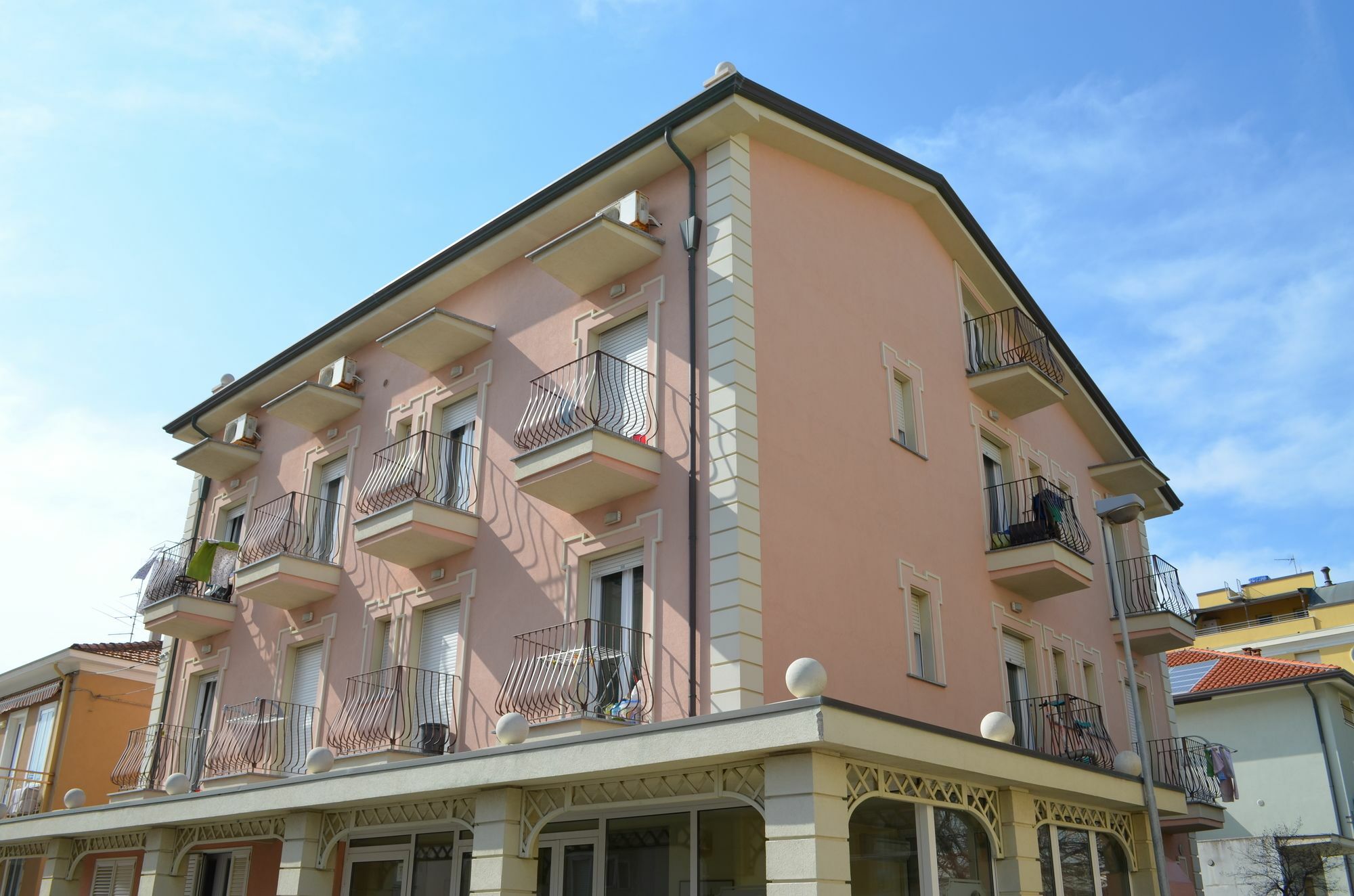 Residence Uno Studio & Suites 里米尼 外观 照片